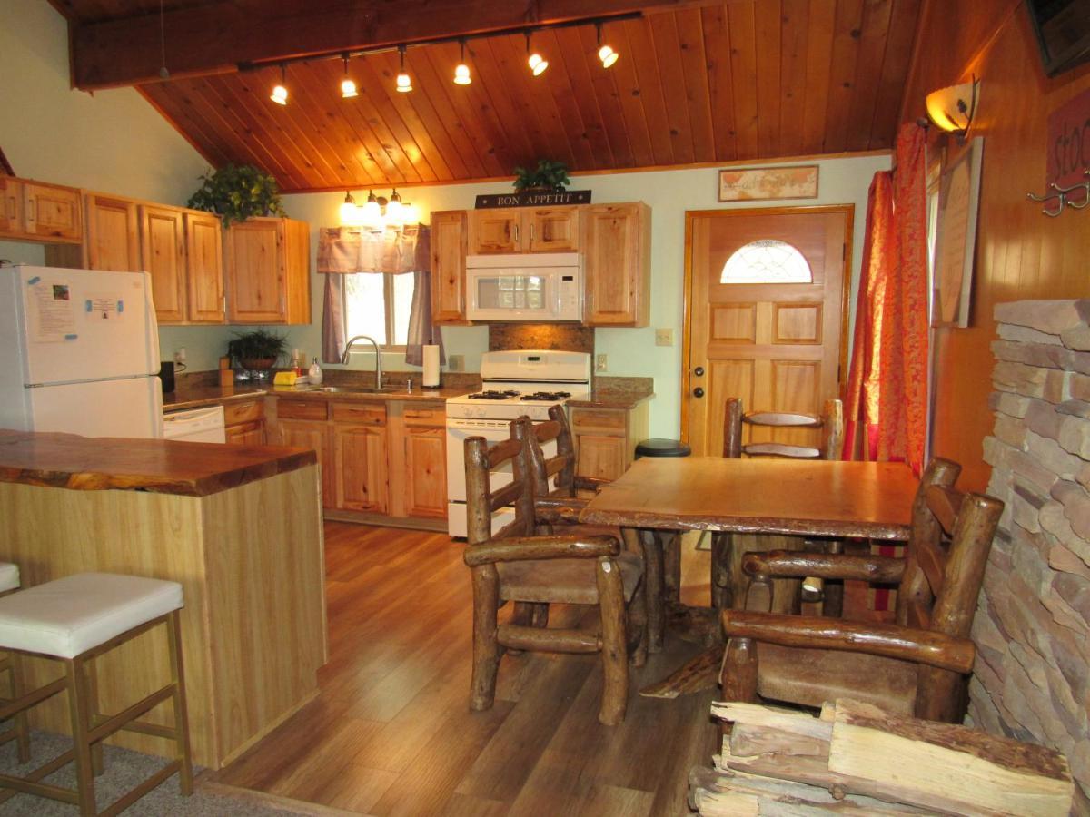 Hillside Hideaway -View Of Ski Slope From Charming Deck Big Bear Lake Luaran gambar