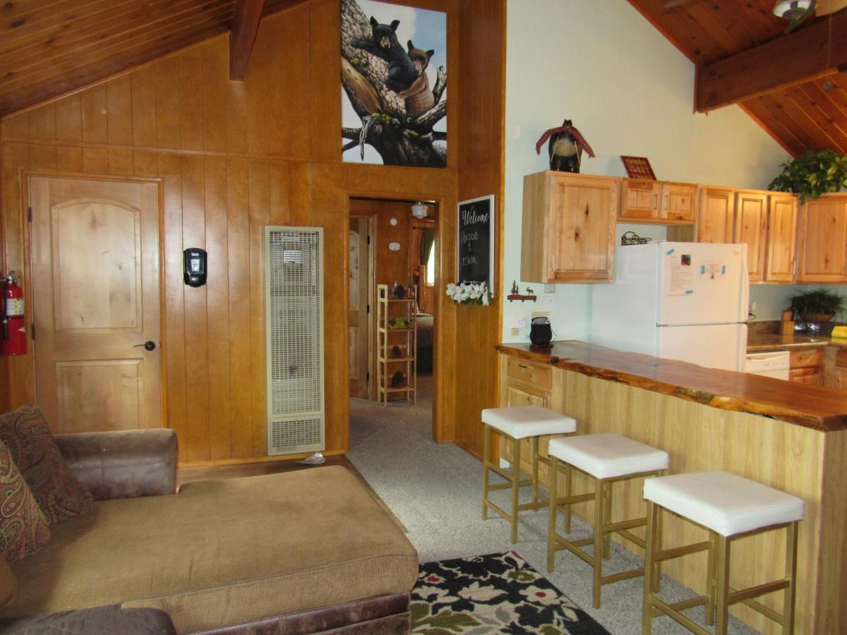 Hillside Hideaway -View Of Ski Slope From Charming Deck Big Bear Lake Luaran gambar